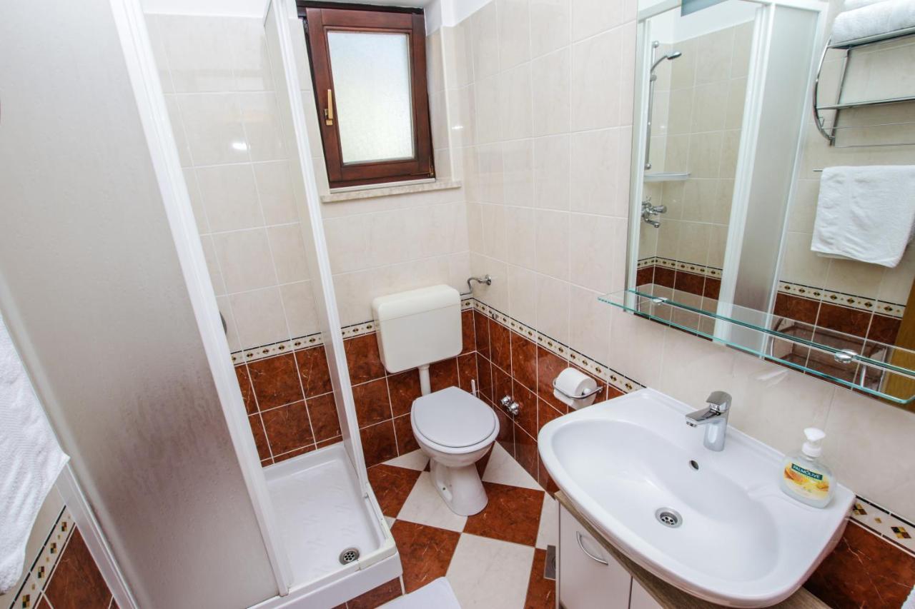 Apartments Cvitan 1. Floor Πόρετς Εξωτερικό φωτογραφία