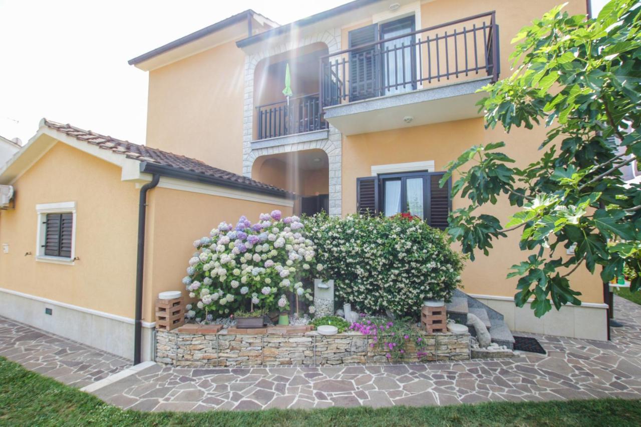 Apartments Cvitan 1. Floor Πόρετς Εξωτερικό φωτογραφία