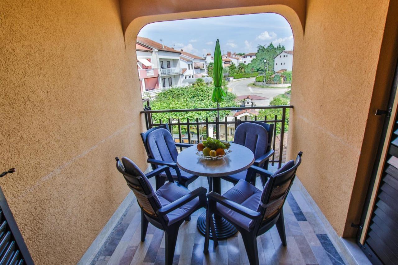 Apartments Cvitan 1. Floor Πόρετς Εξωτερικό φωτογραφία