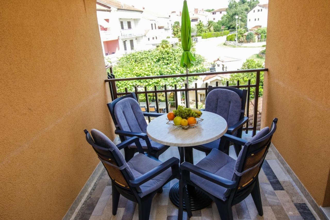 Apartments Cvitan 1. Floor Πόρετς Εξωτερικό φωτογραφία