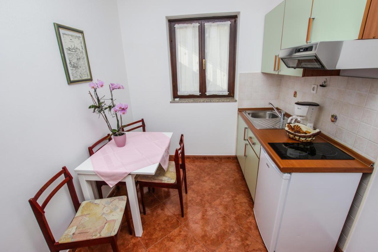 Apartments Cvitan 1. Floor Πόρετς Εξωτερικό φωτογραφία